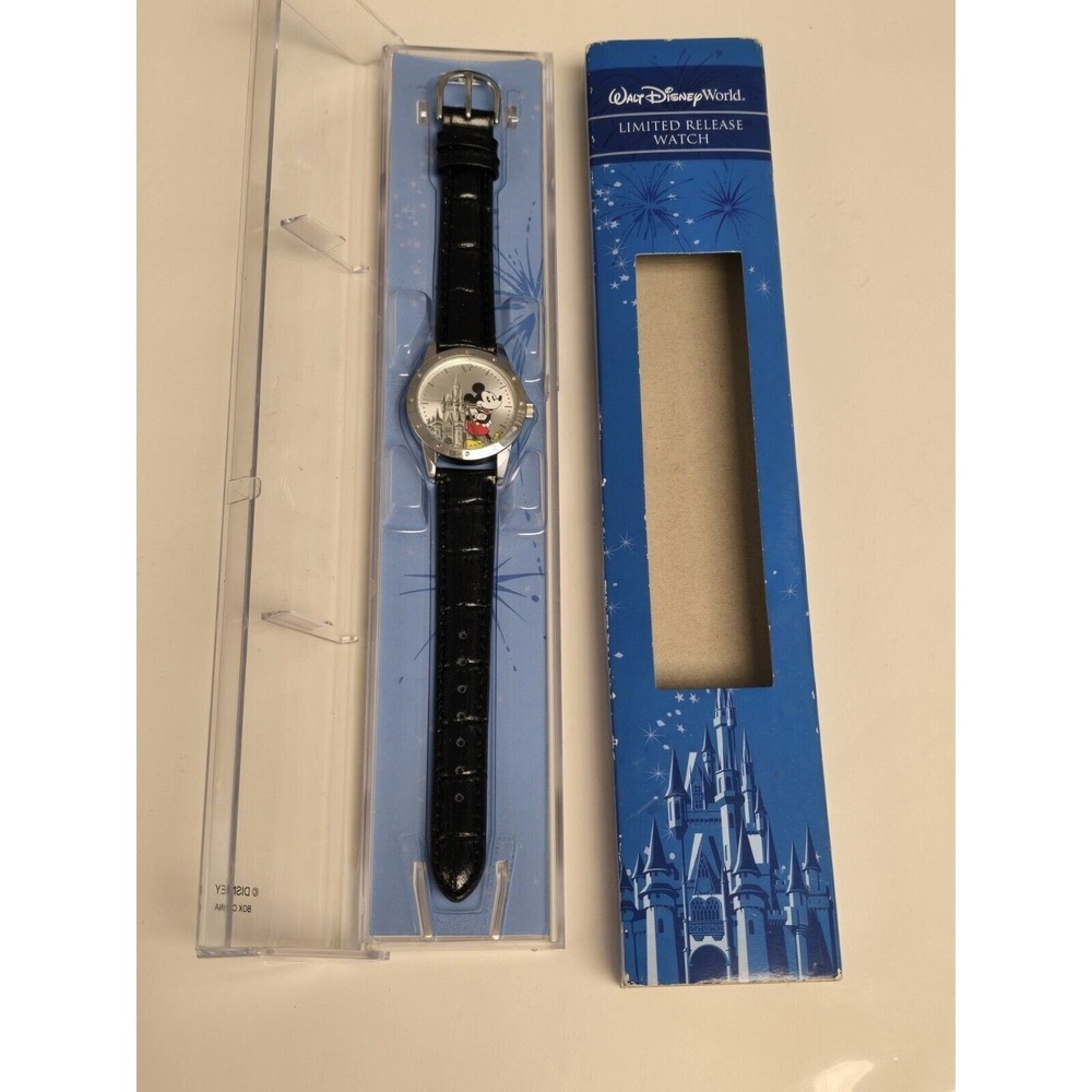 New NOS Walt Disney World Limited Release Edition Watch Cinderella Castle (AB2-4